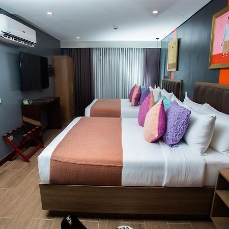 Unwnd Flats Hotel Makati City Buitenkant foto