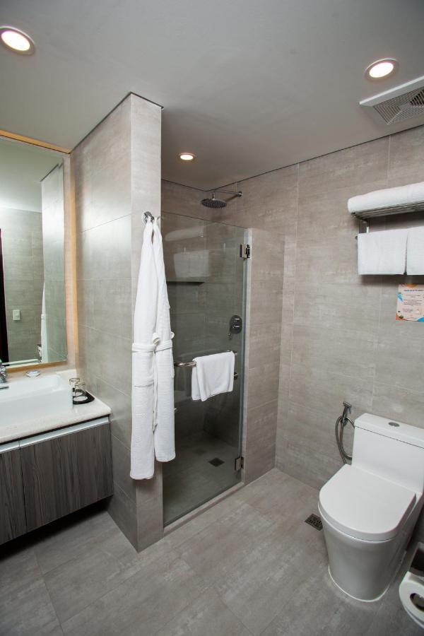 Unwnd Flats Hotel Makati City Buitenkant foto