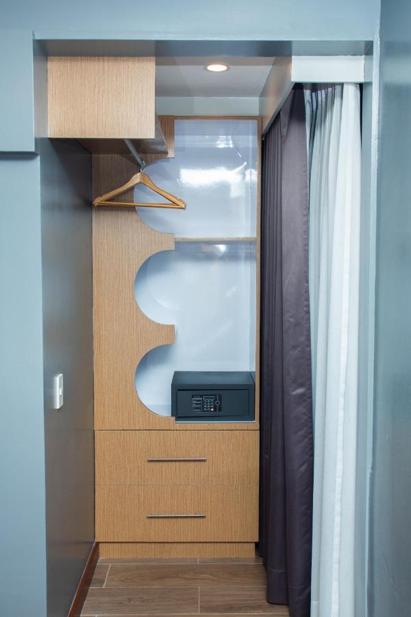 Unwnd Flats Hotel Makati City Buitenkant foto